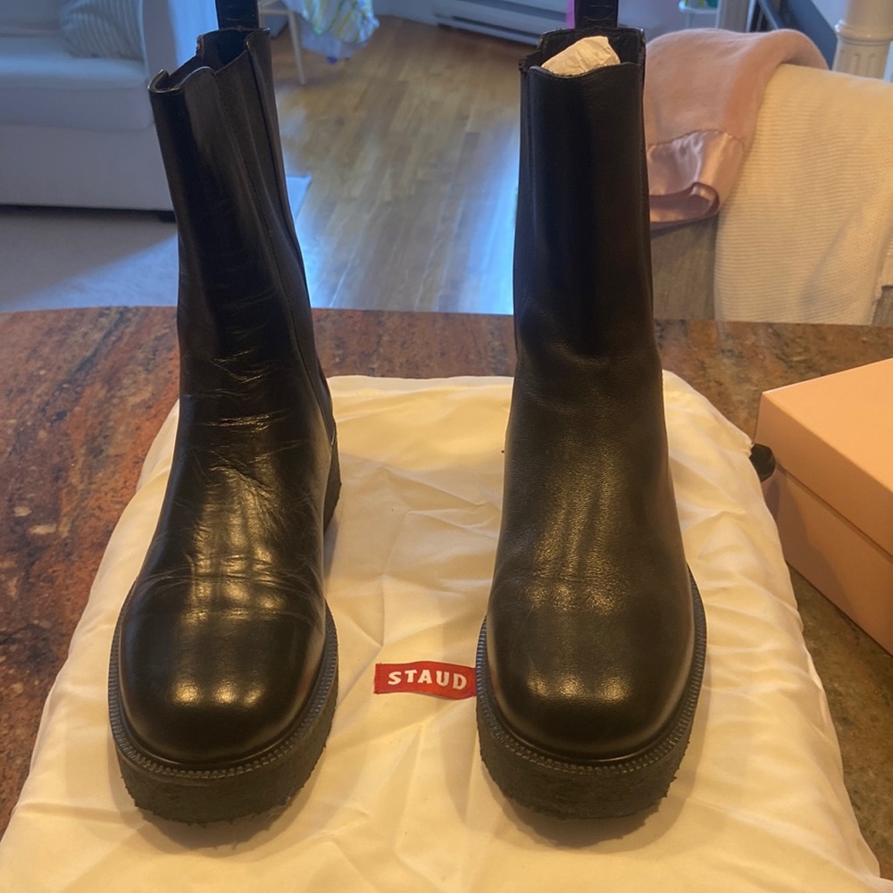 Staud palomino leather Chelsea boots size 37 EUC